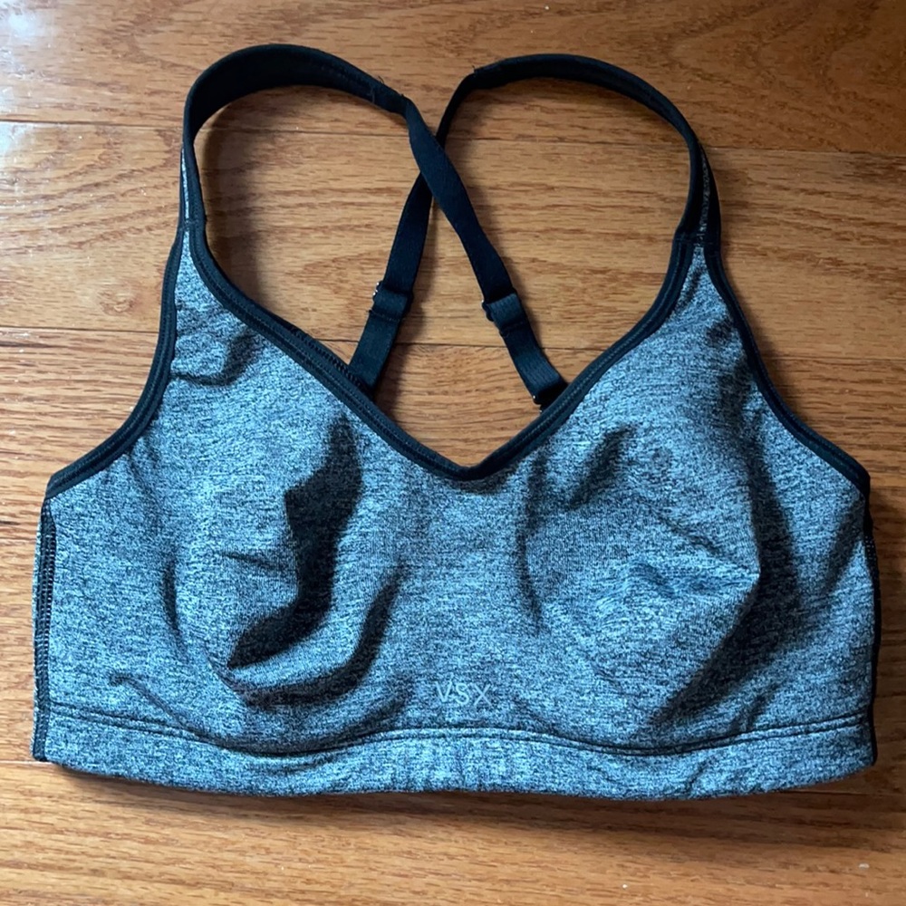 Victoria’s Secret sports bra (34C)